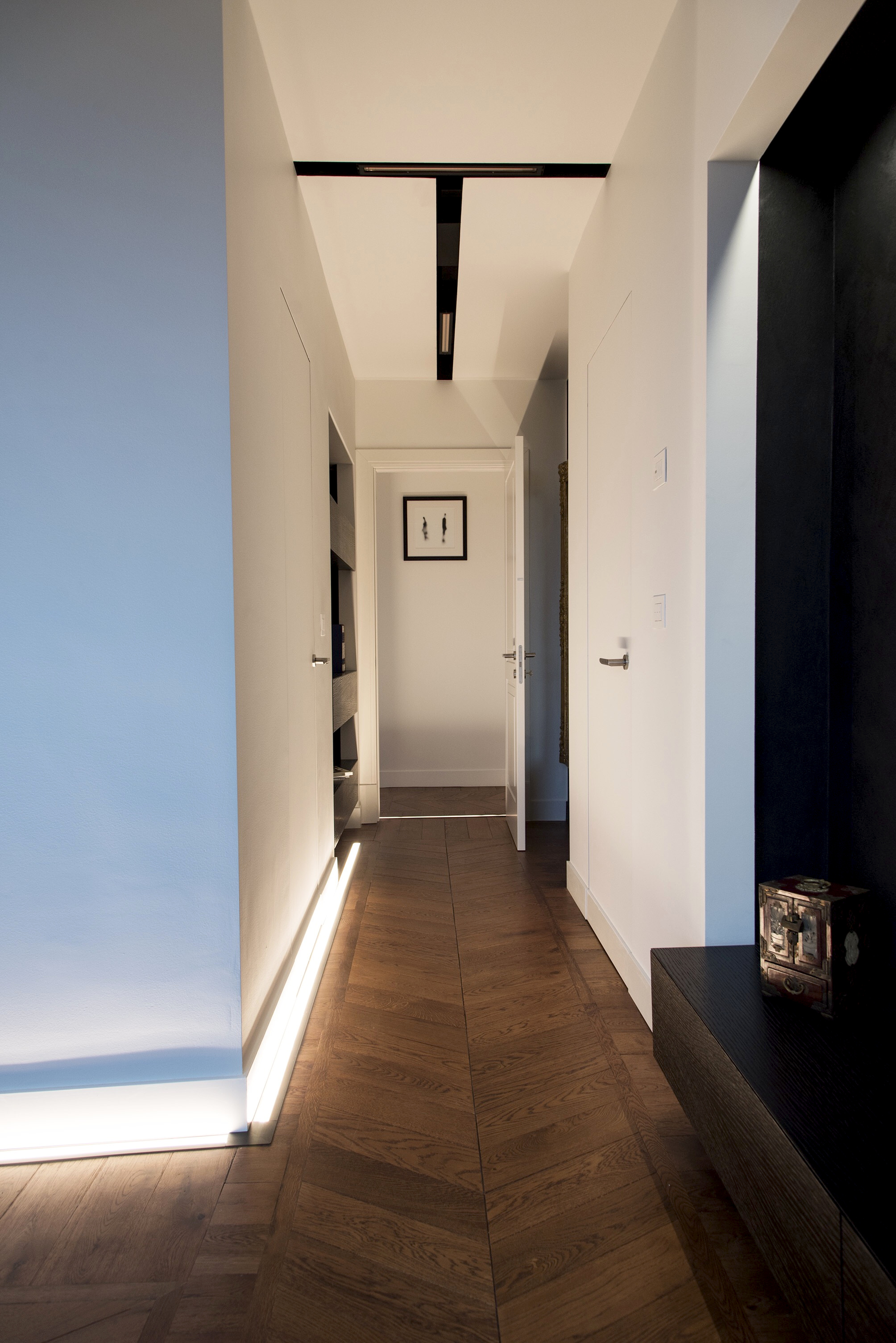 Vertical detail of the bespoke materials in the L107 Milan penthouse
